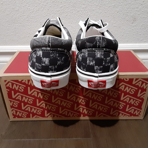 Vans - Picture 4 of 4